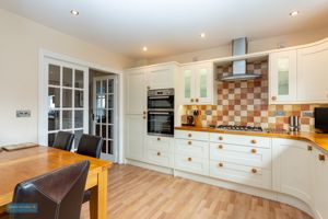 Kitchen/Breakfast Room- click for photo gallery